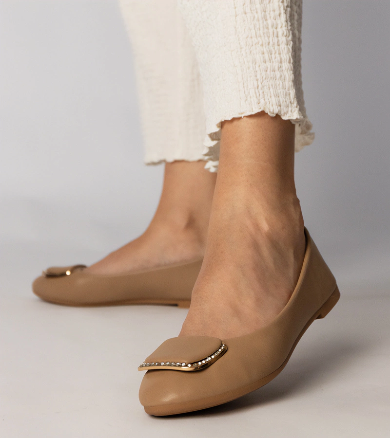 Hers Brązowe balerinki damskie z cyrkoniami