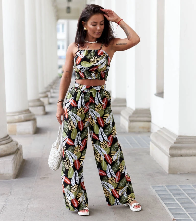 Czarny komplet spodnie+top w kwiaty