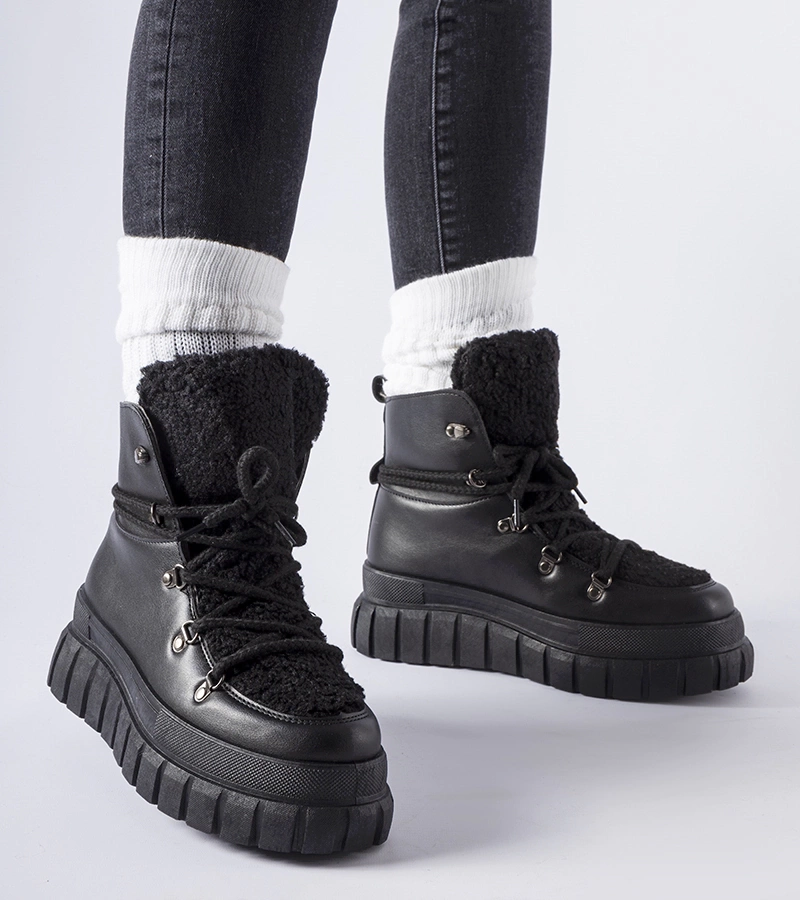 Czarne botki na masywnej platformie