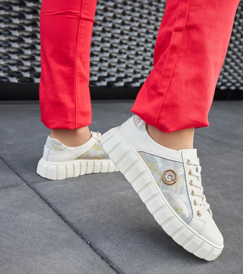 Beżowe skórzane sneakersy z cyrkoniami