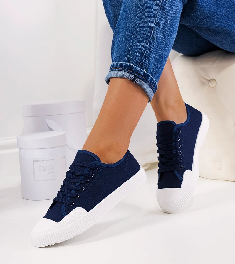 Modne granatowe trampki