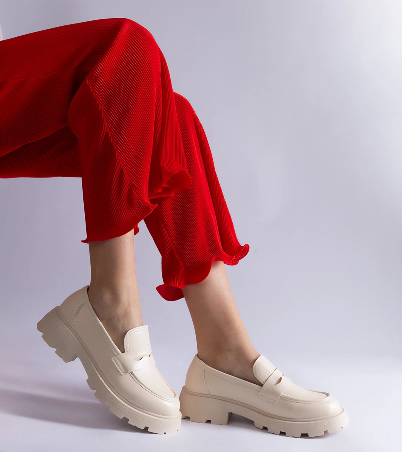 Beżowe mokasyny damskie z eko skóry