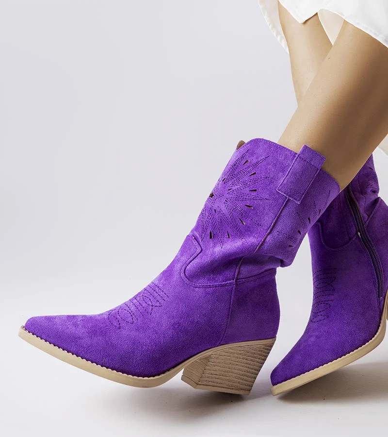 Fioletowe ażurowe kowbojki