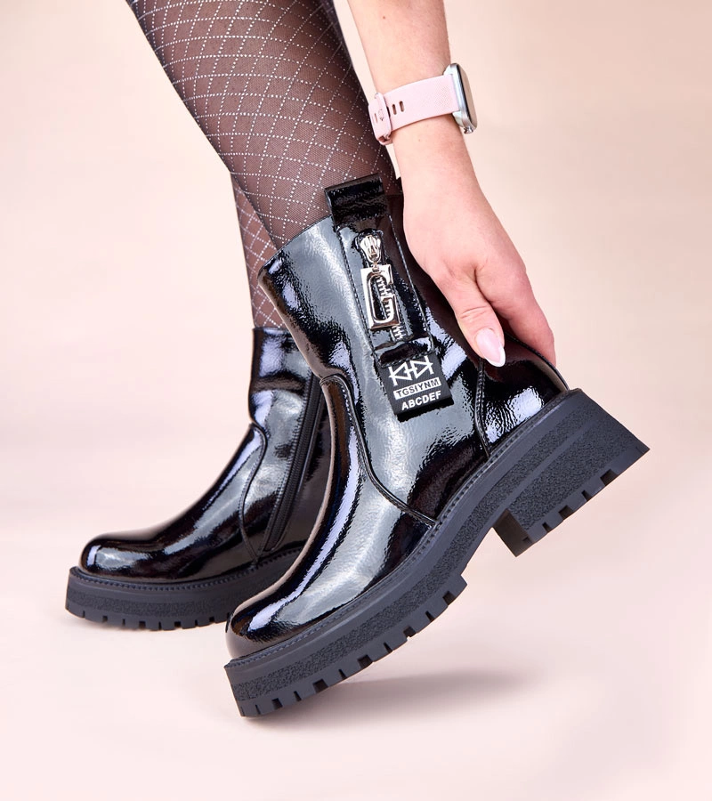 Hers Czarne botki lakierowane z ozdobnym suwakiem