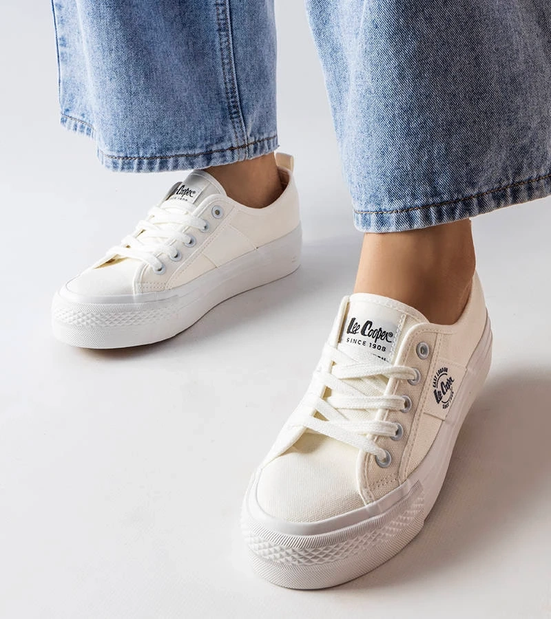 Białe trampki Lee Cooper LCW-22-31-0837L