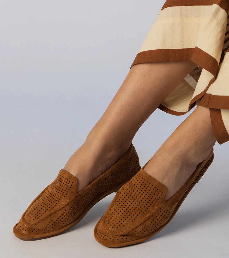 Hers Karmelowe mokasyny ażurowe z ekozamszu