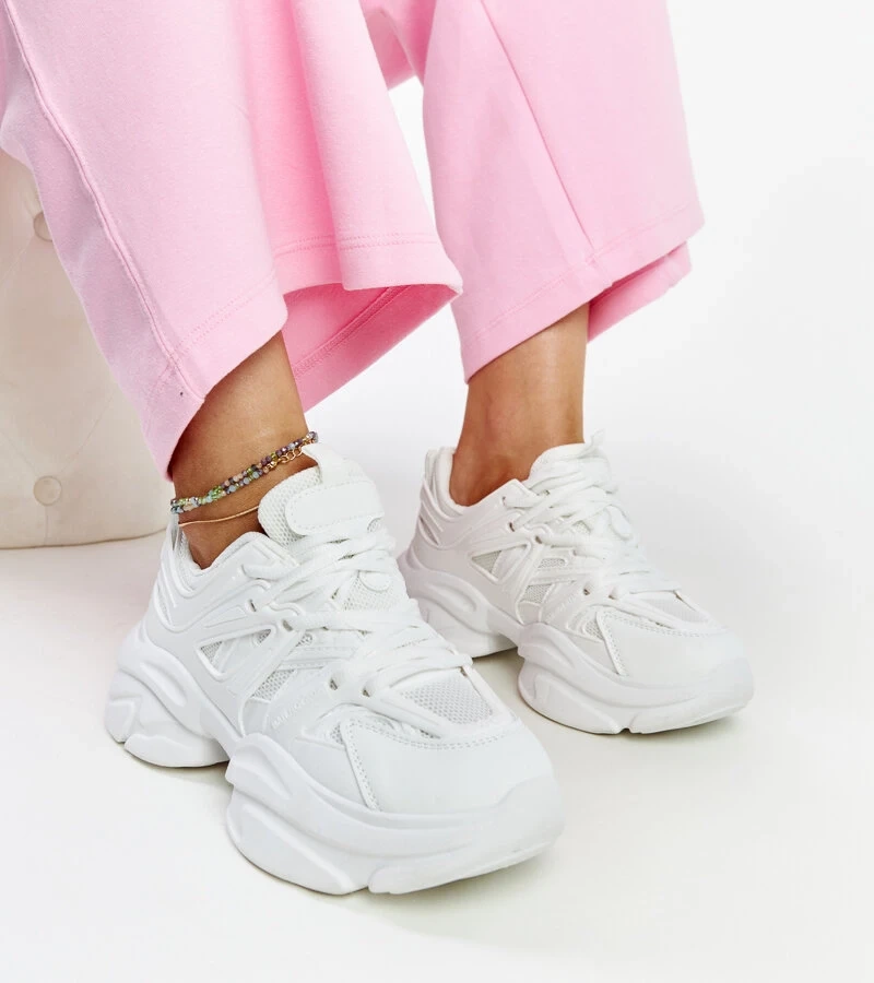 Białe sportowe sneakersy