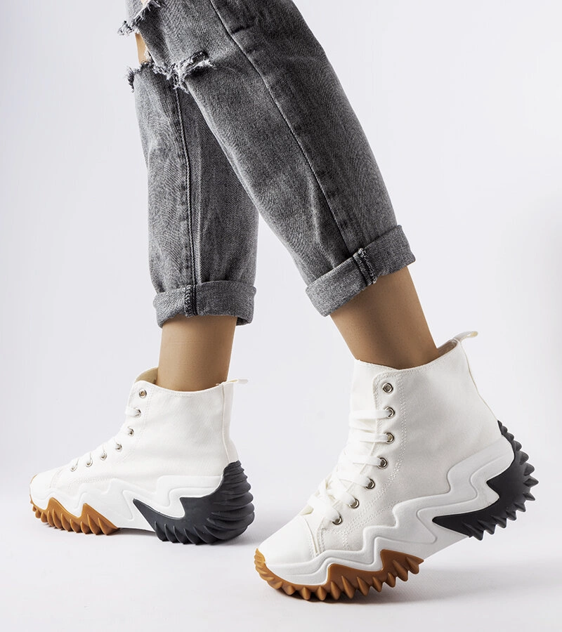 Białe sportowe trampki na grubej podeszwie