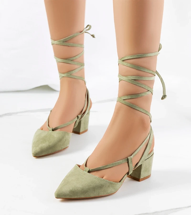 Czółenka z modnym wiązaniem